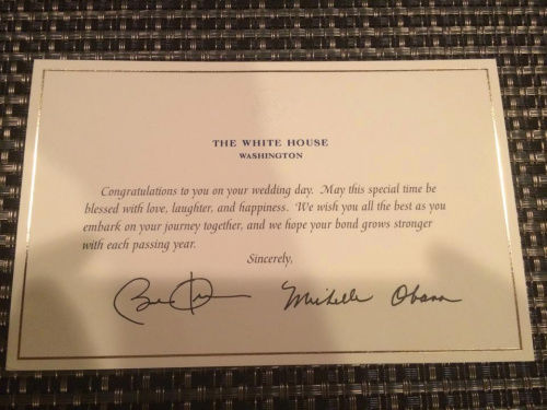 [新聞] 新婚夫婦邀奧巴馬參加婚禮被回贈簽名賀卡