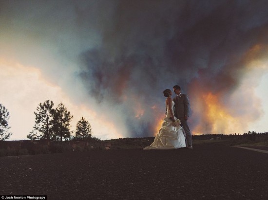 [新聞] 美婚禮現場突然起火 機智攝影師抓拍絕美婚紗照