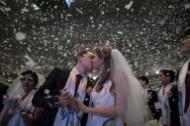 [新聞] 南韓統一教集體婚禮 逾3千對新人完婚