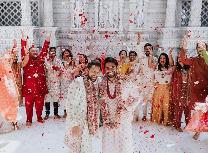 網路話題照片《印度同志婚紗照》濃濃的寶萊塢風格讓人大讚
